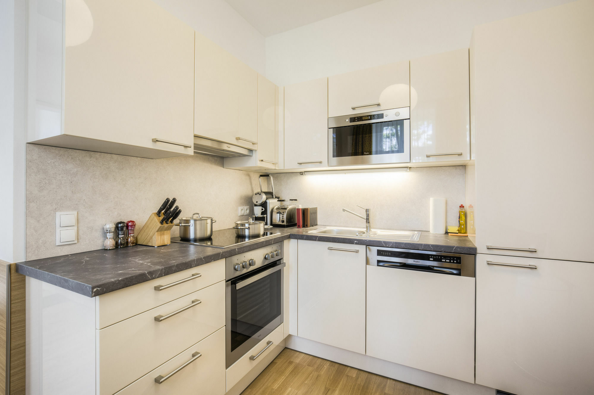 Vienna Grand Apartments City Bagian luar foto